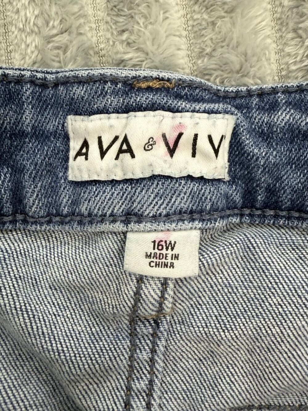 Ava & Viv Distressed Cuffed Jean Shorts Womens 16W Blue Stretch Casual Denim - Picture 3 of 9